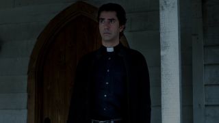 Hamish Linklater in Midnight Mass