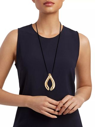 CYGheHTWbprkx3tJUfASGD-320-80 38 عملية بيع من Saks و Ssense و Moda I تسابق لشراء