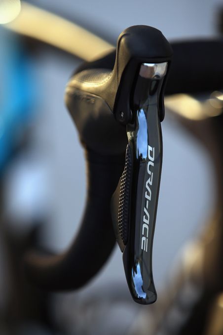 Michal Kwiatkowski's Pinarello Dogma F8 uses Shimano Dura Ace Di2 electronic components