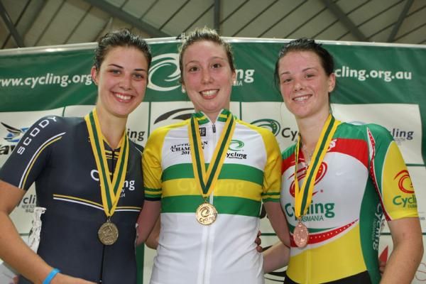 The podium for the women's 25km points race: Melissa Hoskins (silver), Josephine Tomic (gold) and Amy Cure (bronze).