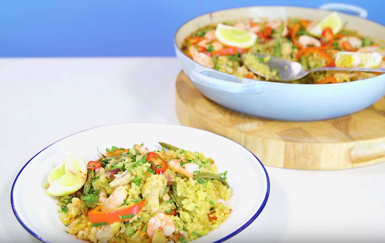 chicken and prawn paella, chicken and prawn paella recipe, easy paella