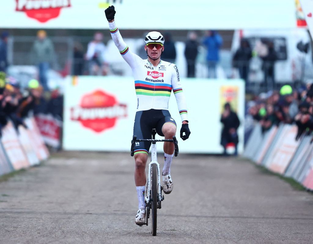 Zonhoven 2024: Mathieu van der Poel celebrates the win