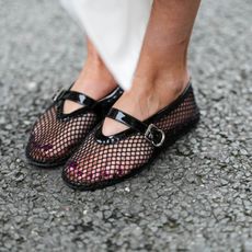 woman wearing mesh flats 