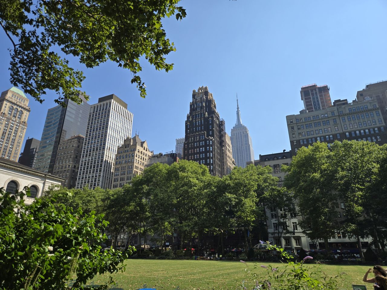 Motorola Razr Plus 2024 dynamic range sample.