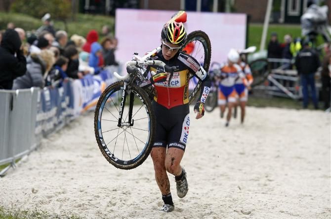 Belgian champion Sanne Cant (Veldritacademie Enertherm-BKCP) en route to a third place finish.