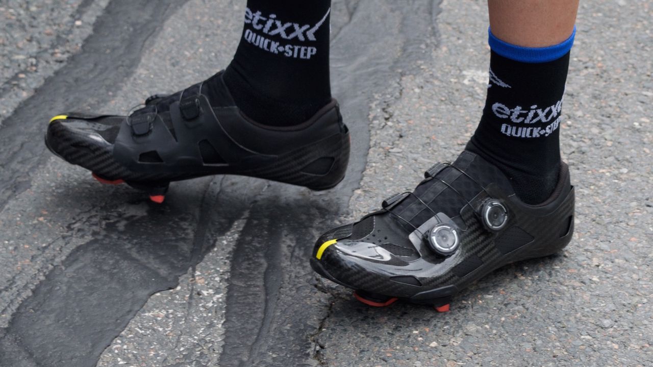Apart from the Mavic yellow flash on the toe and heel, the shoes are entirely black