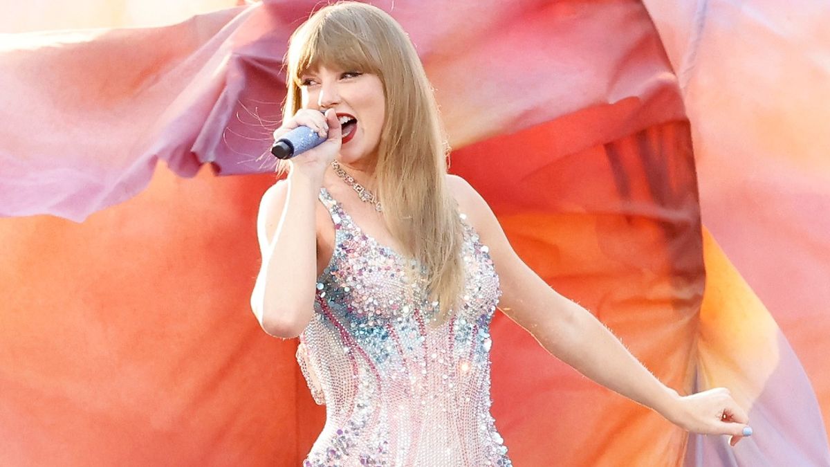 Taylor Swift Gave Her Eras Tour Crew Bonuses Totaling 55 Million