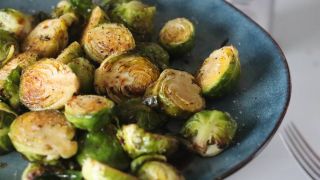 Christmas food in an air fryer: brussel sprouts