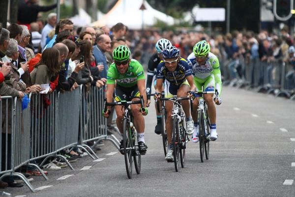 The break mid'way through the race with Cavendish in the lead.