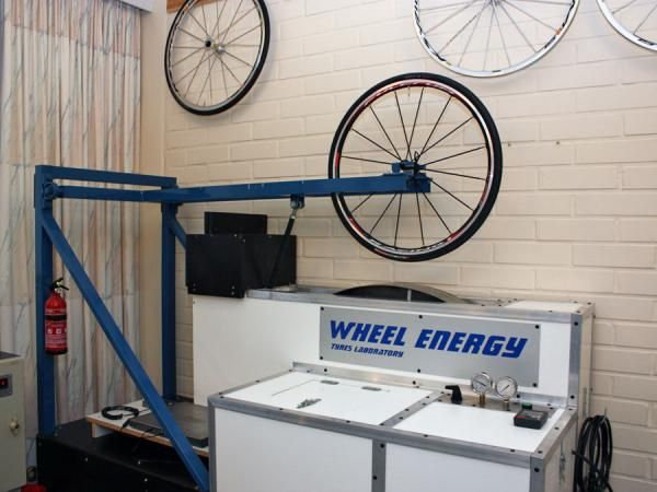 Test tyres are mounted on control wheels and applied to the rotating drum with hydraulically controlled pressure.