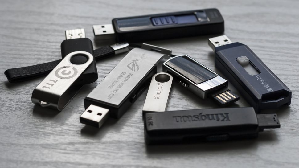 مجموعه ای از درایوهای USB