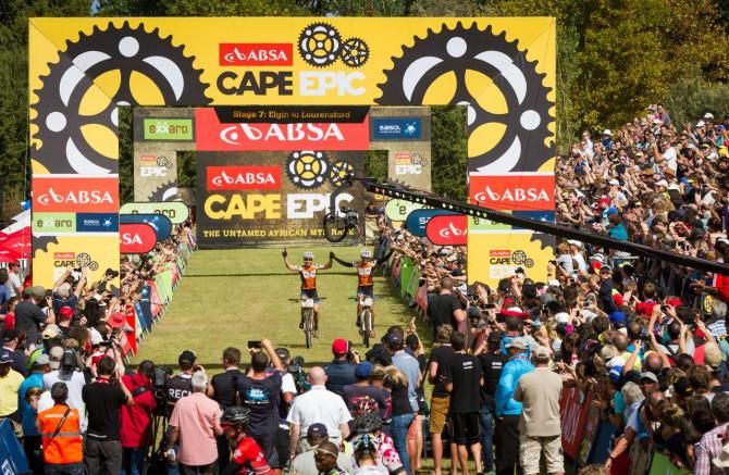 Here come Kristian Hynek and Robert Mennen (Topeak-Ergon Racing)