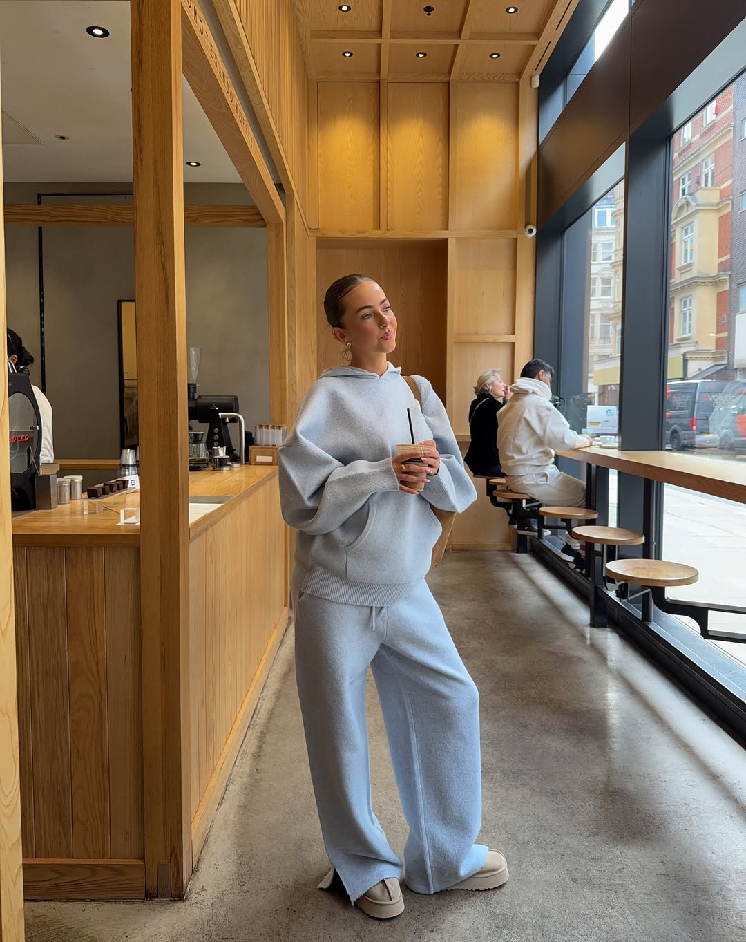 woman wearing fall sweatpant outfit 2025