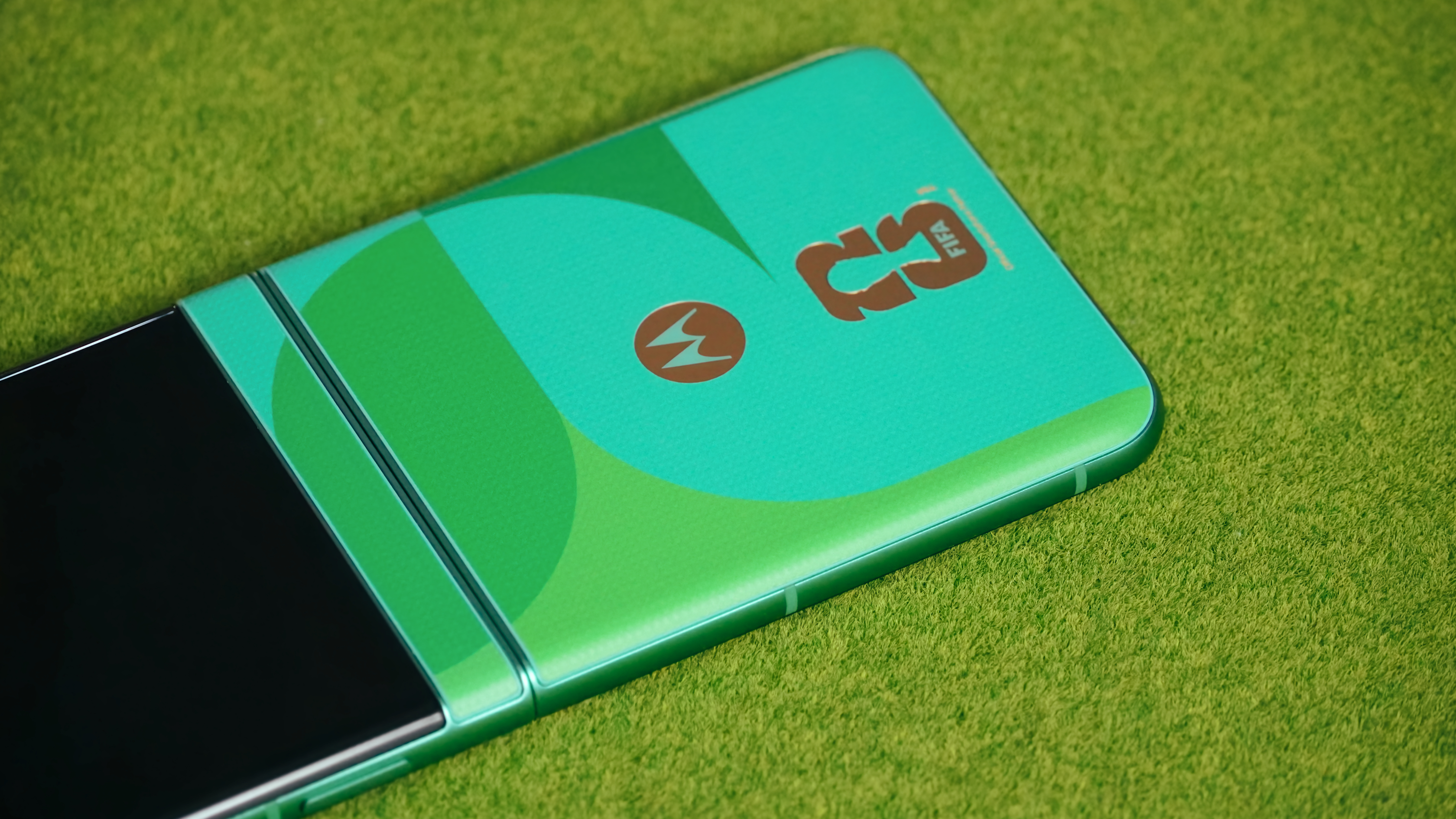 The Razr 2025 FIFA World Cup 26 Edition colorway and exclusive features.