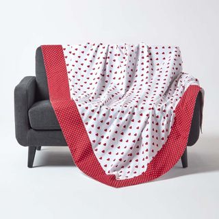 Red heart pattern throw