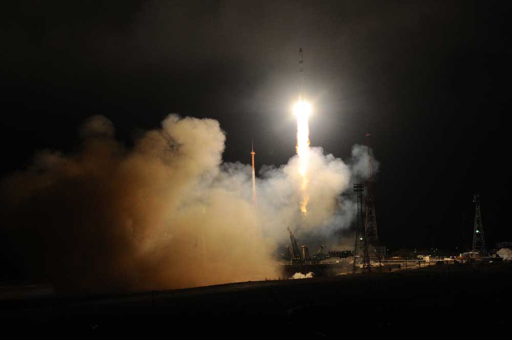 A Russian Soyuz rocket launches the unmanned Progress 63P cargo ship from Baikonur Cosmodrome at 12:23 p.m. EDT (10:23 p.m. Local Time) on March 31, 2016. The Progress spacecraft is carrying 3 tons of supplies for the International Space Station. Reproce