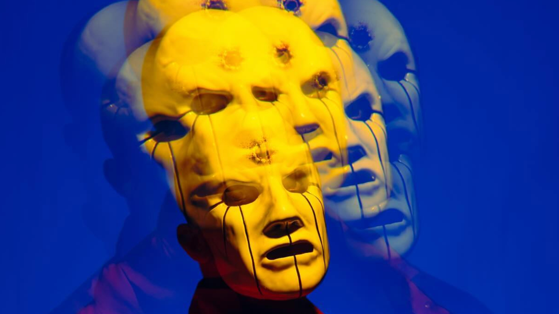 Eloy Casagrande Slipknot white mask blurred image