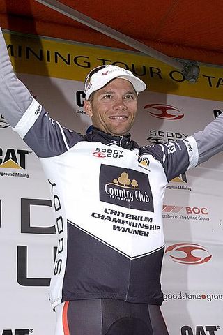 Queenslander Jonathan Cantwell (Fly V Australia) took out the Country Club Criterium Championship on the Tour.