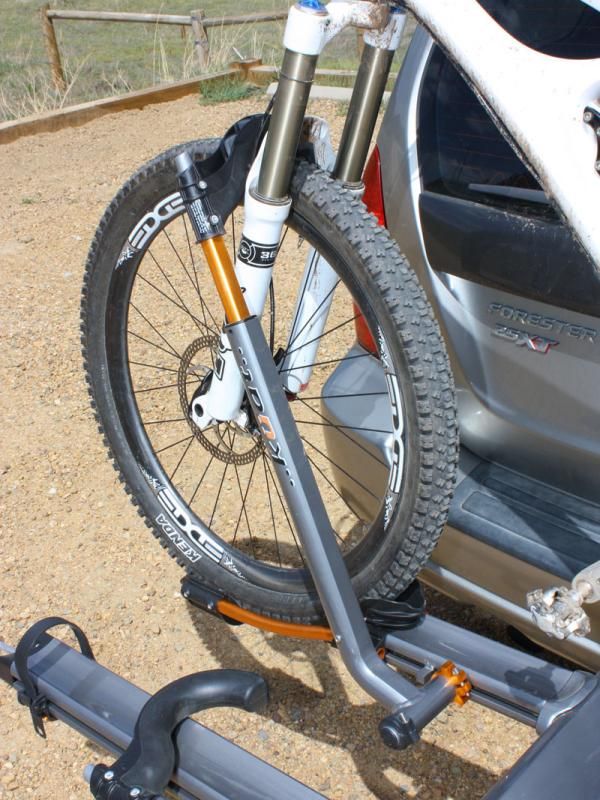 The stout aluminum arm easily swallows even wide 29er tires and is a cinch to operate