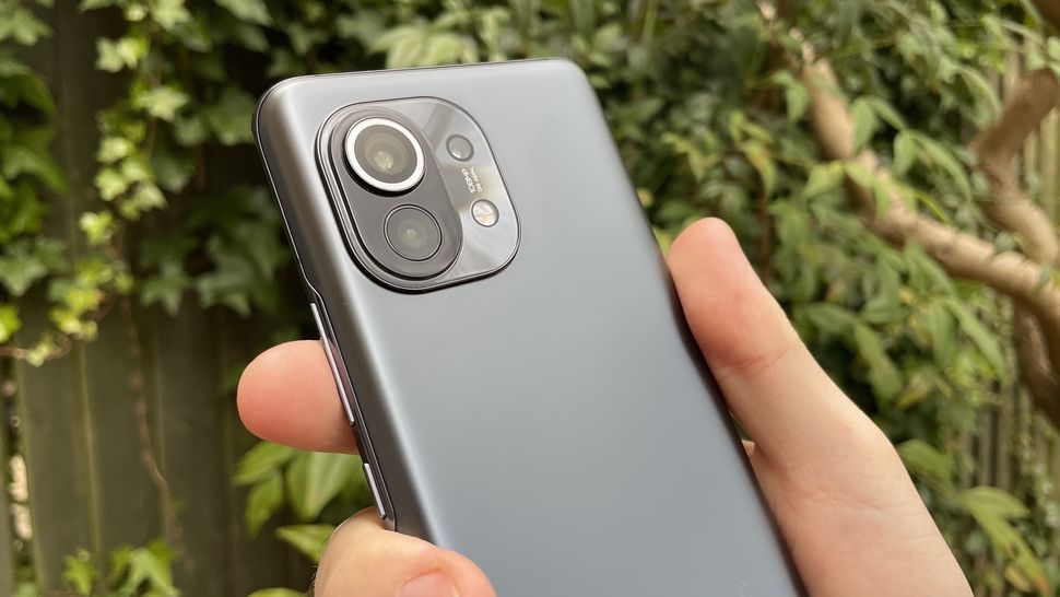 Xiaomi Mi 11 is an amazing example of how macro cameras should work