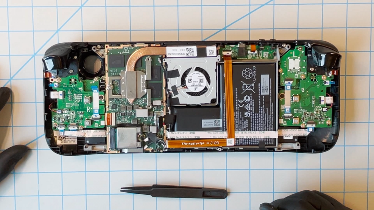 Valve and iFixit Launch Steam Deck Replacement Parts