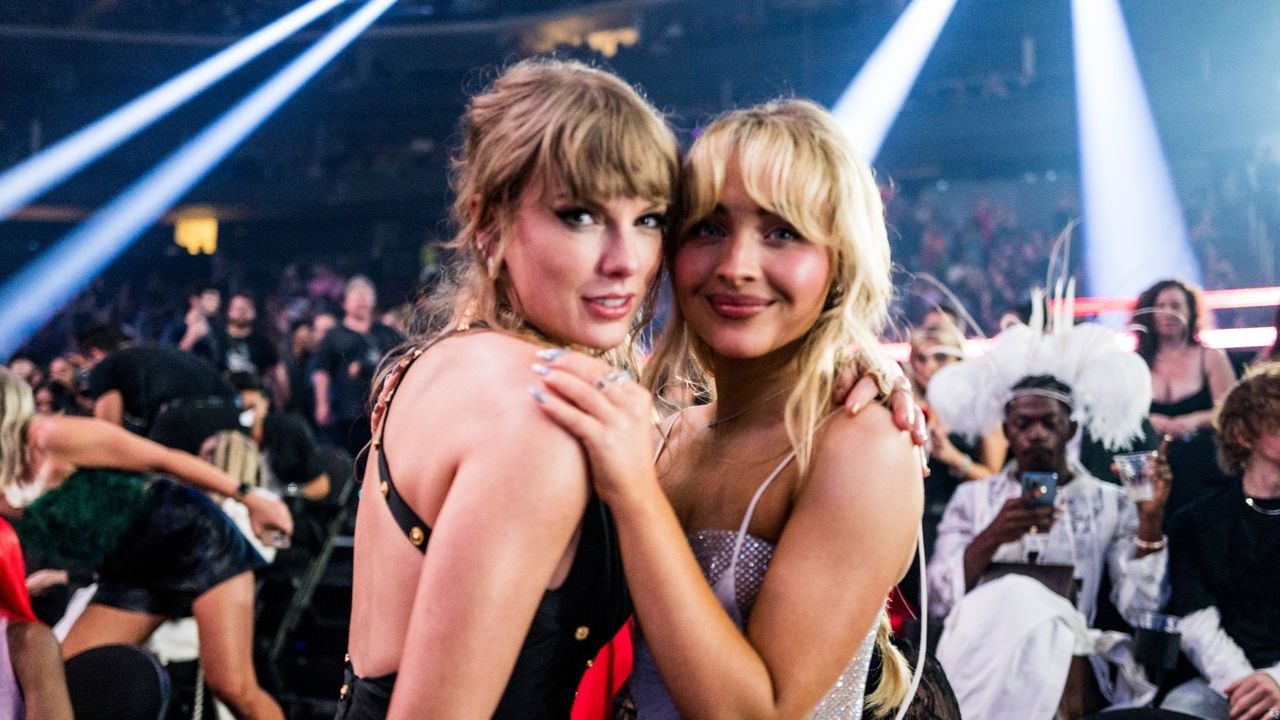 Taylor Swift and Sabrina Carpenter at the 2023 Video Music Awards