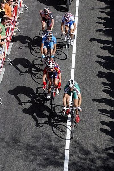 The early breakaway on the Cauberg