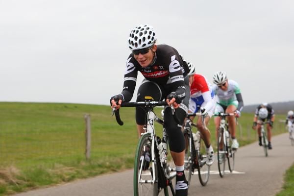 Kirsten Wild (Cervelo Test Team) digs deep to keep in contact with Teutenberbg and Johansson.
