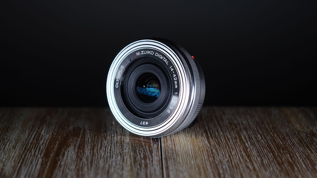 Olympus M.Zuiko 14‑42mm f/3.5‑5.6 EZ
