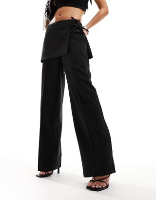 Na-Kd Overlapped Detail Pants in Black