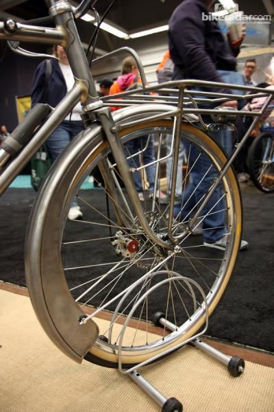 MAP Bicycles is based in Portland, Oregon so they know a thing or two about riding in the wet. Check out the awesome coverage of these custom wraparound fenders.