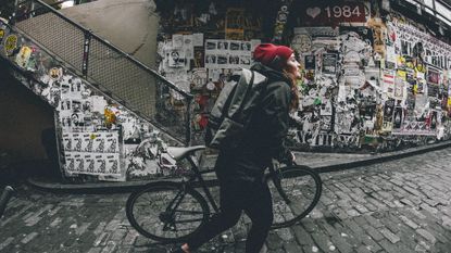 Supreme Shoulder Bag Red in Friedrichshain-Kreuzberg