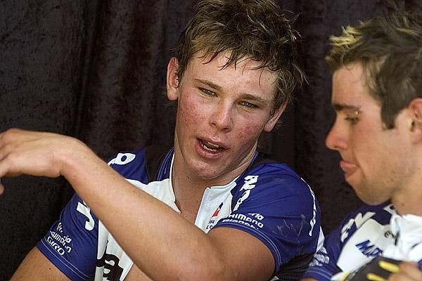 Gold Medallist Michael Hepburn explains his winning ride to Jayco/Skins teammate and bronze medallist Michael Matthews.