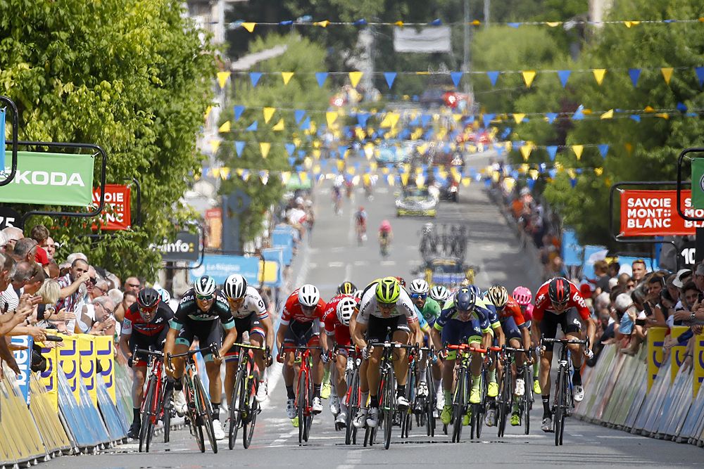 The reduced bunch sprint during stage 2 at the Criterium du Dauphine