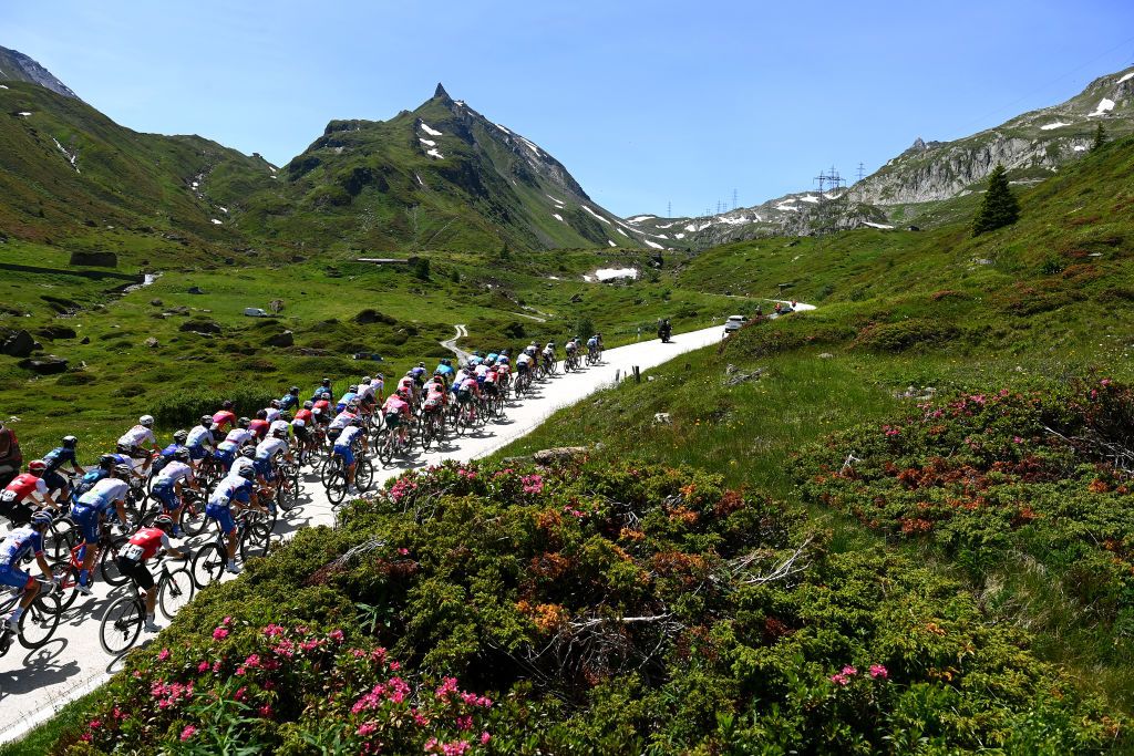 MOOSALP SWITZERLAND JUNE 17 A general view of the peloton passing through Nufenenpass 2478m during the 85th Tour de Suisse 2022 Stage 6 a 1775km stage from Locarno to Moosalp 2048m ourdesuisse2022 WorldTour on June 17 2022 in Moosalp Switzerland Photo by Tim de WaeleGetty Images
