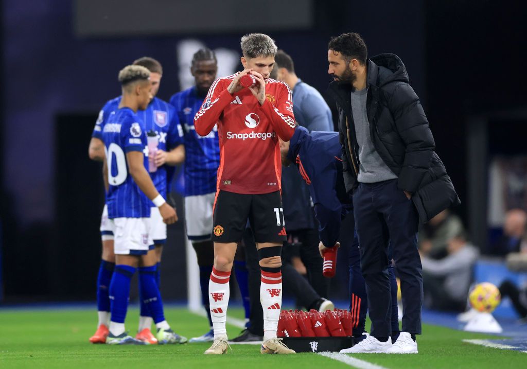 IPSWICH, ENGLAND - NOVEMBER 24: Ruben Amorim, Head Coach of Manchester United, interacts with Alejandro Garnacho of Manchester United during the Premier League match between Ipswich Town FC and Manchester United FC at Portman Road on November 24, 2024 in Ipswich, England. (Photo by Stephen Pond/Getty Images)