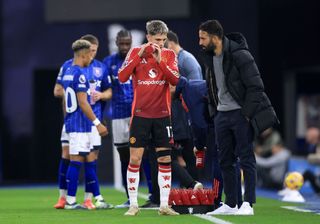 IPSWICH, ENGLAND - NOVEMBER 24: Ruben Amorim, Head Coach of Manchester United, interacts with Alejandro Garnacho of Manchester United during the Premier League match between Ipswich Town FC and Manchester United FC at Portman Road on November 24, 2024 in Ipswich, England. (Photo by Stephen Pond/Getty Images)