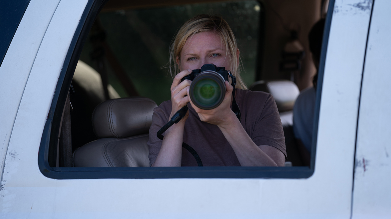 Kirsten Dunst with a camera in Civil War