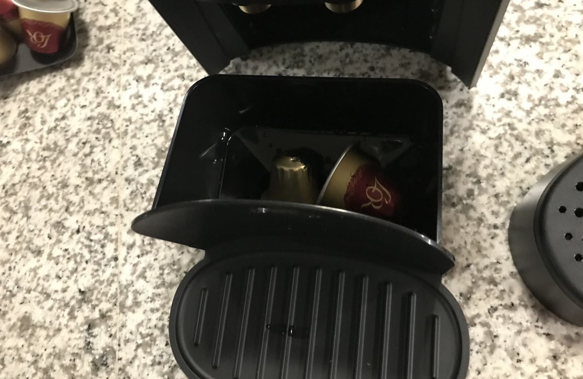 L'OR Barista with full pod tray