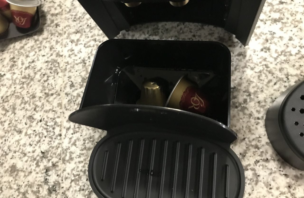 L'OR Barista with full pod tray