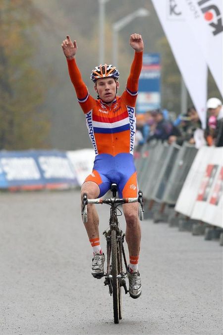 Mike Teunissen (Netherlands) won the opening round of the U23 'cross World Cup in Tabor.