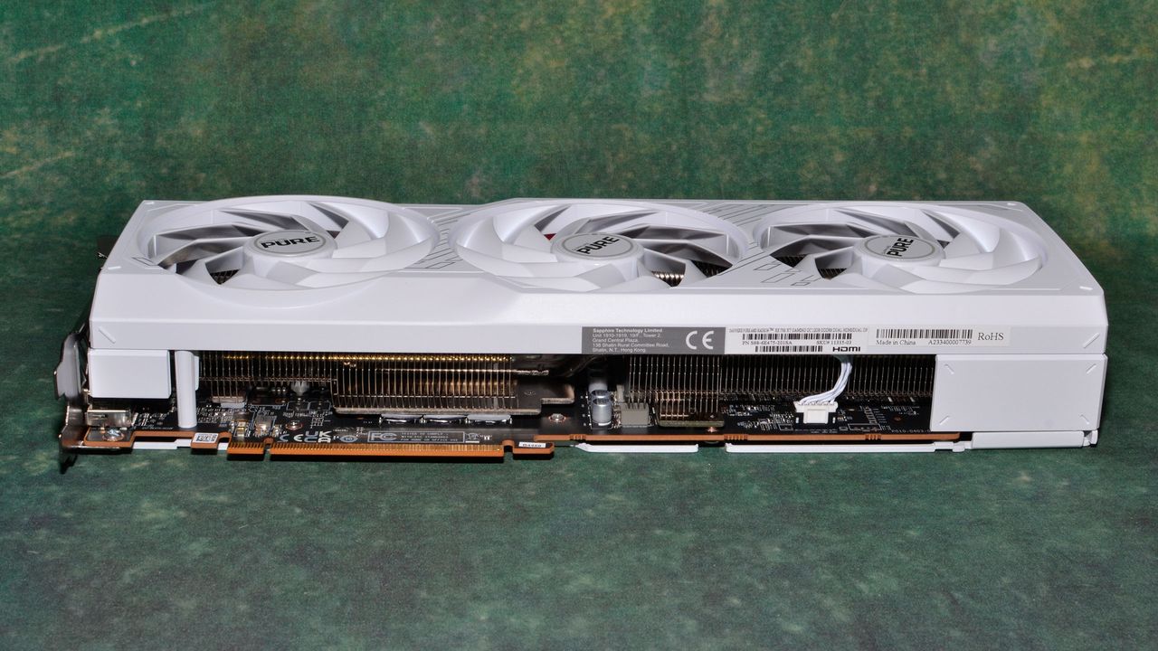 Sapphire RX 7700 XT Pure product photos