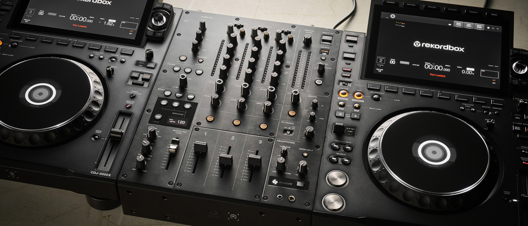 AlphaTheta DJM-V5 mixer