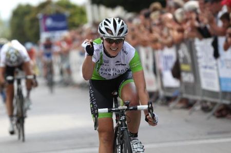 A victory salute from Annemiek Van Vleuten (Nederland Bloeit) after she crossed the finish line.