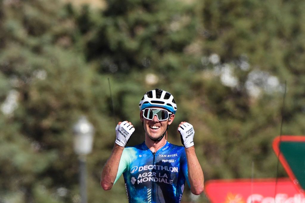Team D&Atilde;&copy;cathlon-AG2R La Mondiale's Ben O'Connor celebrates crossing the finish line in first place at the end of the stage 6 of La Vuelta a Espana cycling tour, a 185.5 km race between Jerez de la Frontera and Yunquera, on August 22, 2024. (Photo by CRISTINA QUICLER / AFP)
