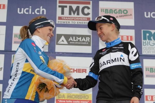 Emma congratulates Emma on the podium in Cittiglio