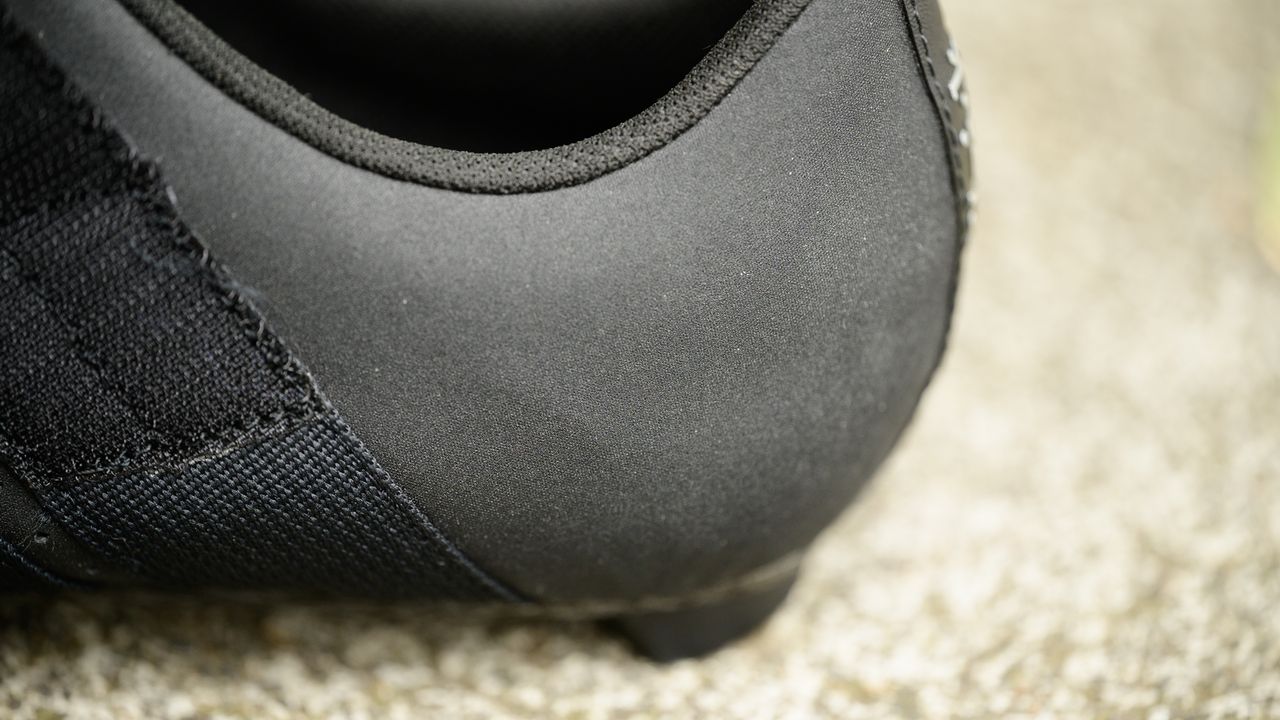 Fizik Tempo Powerstrap R5 detail of high quality upper