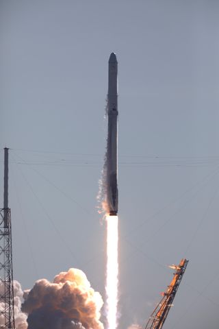 spacex launch used dragon falcon 9