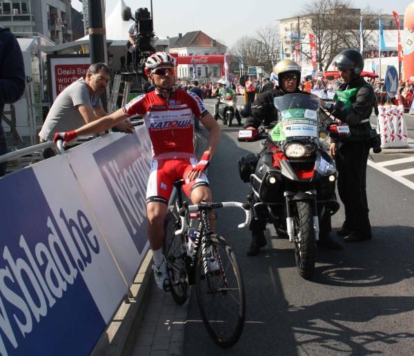 A relaxed Luca Paolini (Katusha) waits for the start.
