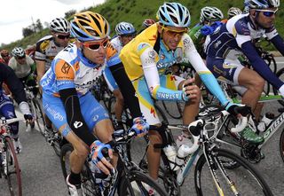 Christian Vande Velde (Garmin - Transitions) chats with Alberto Contador at the Volta ao Algarve, the season debut for both riders.